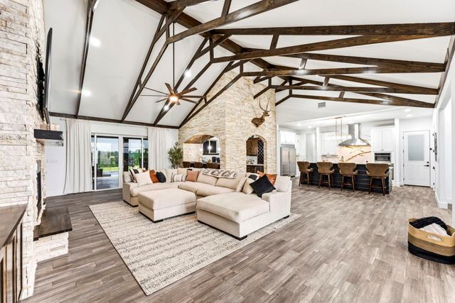 8000 E County Road 212, Buffalo, TX 75831