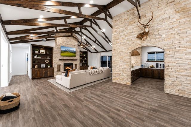 8000 E County Road 212, Buffalo, TX 75831