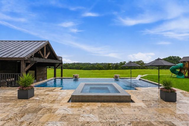 8000 E County Road 212, Buffalo, TX 75831