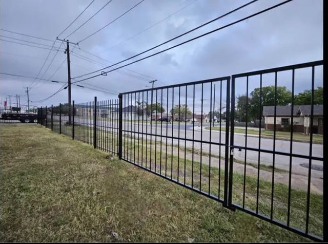 503 SW 23rd Street, Grand Prairie, TX 75051