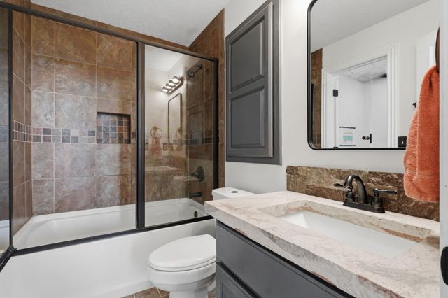 175 Split Rock Drive, Hollister, MO 65672