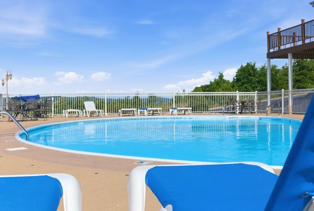 175 Split Rock Drive, Hollister, MO 65672