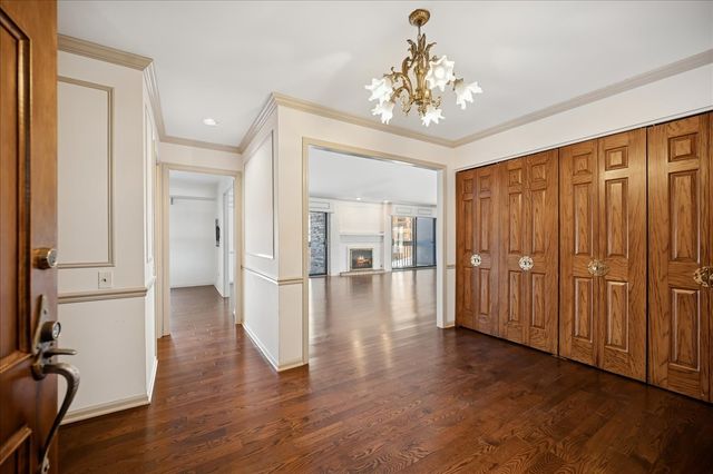 3741 Mission Hills Road 102, Northbrook, IL 60062