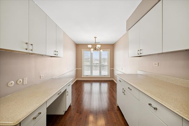 3741 Mission Hills Road 102, Northbrook, IL 60062