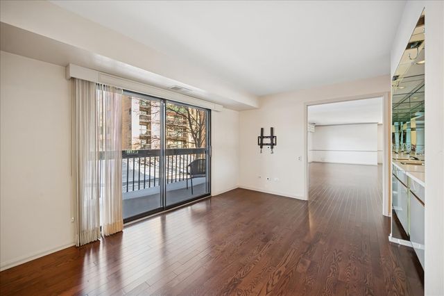 3741 Mission Hills Road 102, Northbrook, IL 60062