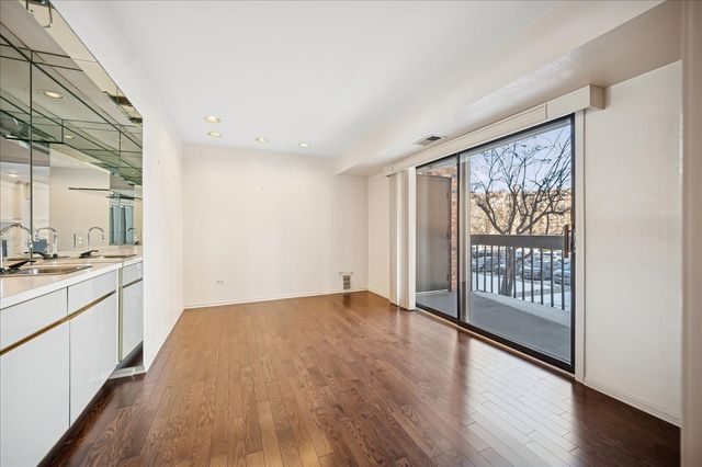 3741 Mission Hills Road 102, Northbrook, IL 60062