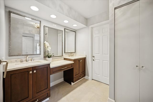 3741 Mission Hills Road 102, Northbrook, IL 60062