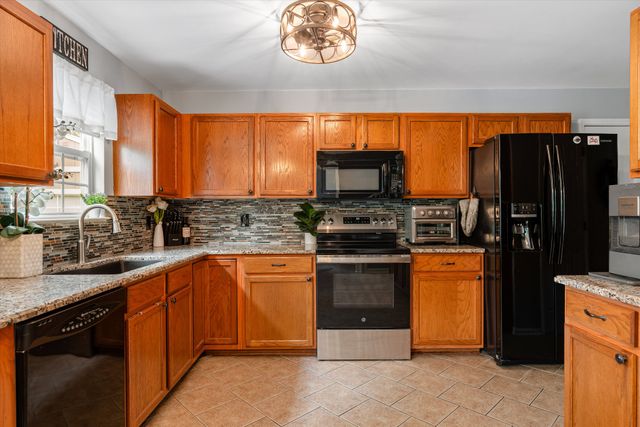 2128 Kenowick Ct, Spring Hill, TN 37174