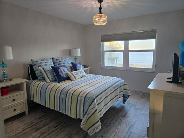 1035 Hillsboro Mile 31, Hillsboro Beach, FL 33062