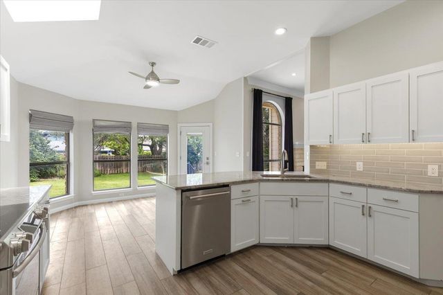 103 Ajuga CT, Lakeway, TX 78734