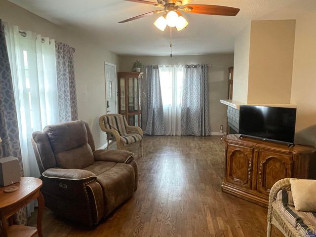 238 SW MacVicar AVE, Topeka, KS 66606