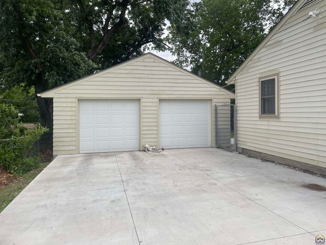 238 SW MacVicar AVE, Topeka, KS 66606