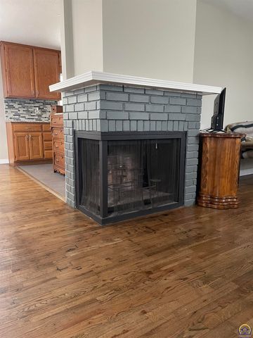 238 SW MacVicar AVE, Topeka, KS 66606