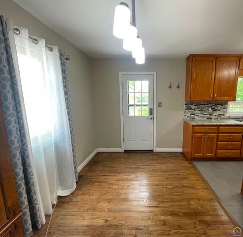 238 SW MacVicar AVE, Topeka, KS 66606
