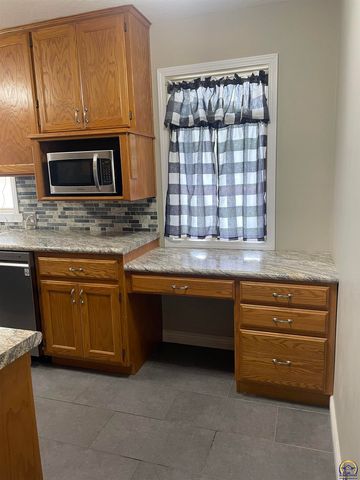 238 SW MacVicar AVE, Topeka, KS 66606