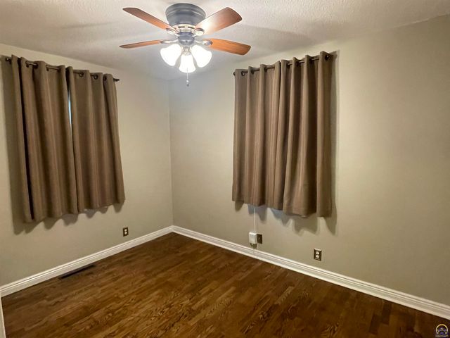 238 SW MacVicar AVE, Topeka, KS 66606