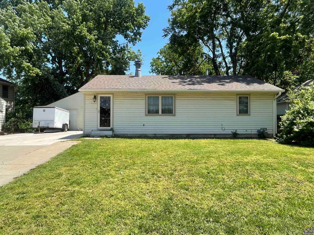 238 SW MacVicar AVE, Topeka, KS 66606