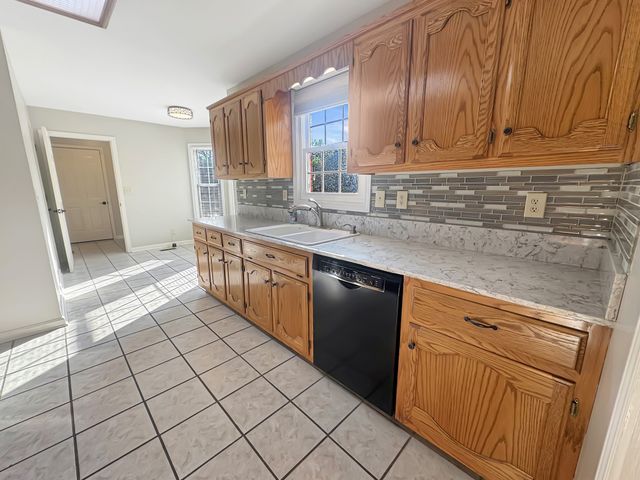 108 N Scenic Shore Dr, Dover, TN 37058
