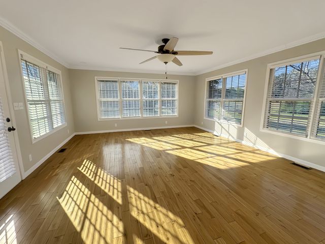 108 N Scenic Shore Dr, Dover, TN 37058