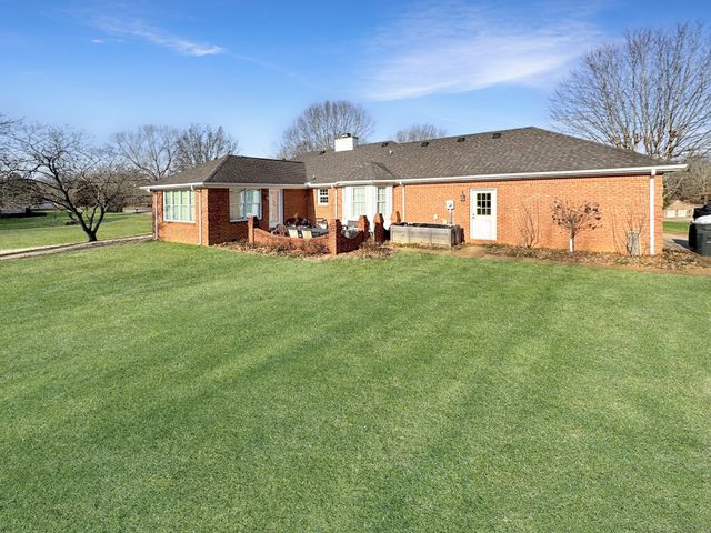 108 N Scenic Shore Dr, Dover, TN 37058