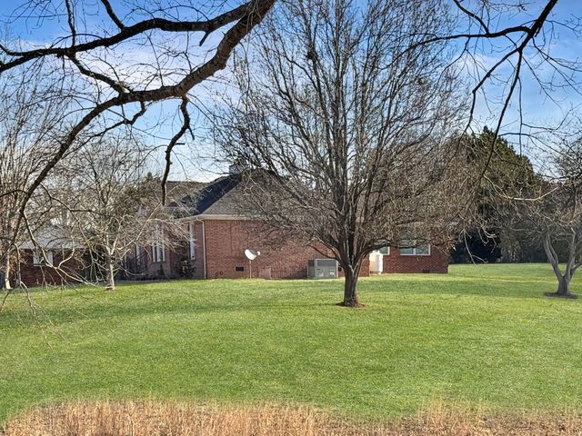 108 N Scenic Shore Dr, Dover, TN 37058