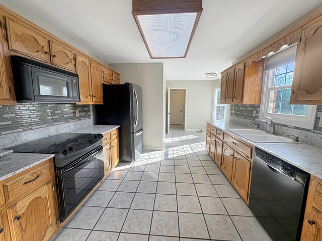 108 N Scenic Shore Dr, Dover, TN 37058