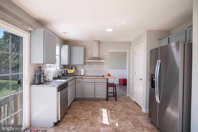 251 THAYERS GULL DR, Martinsburg, WV 25405
