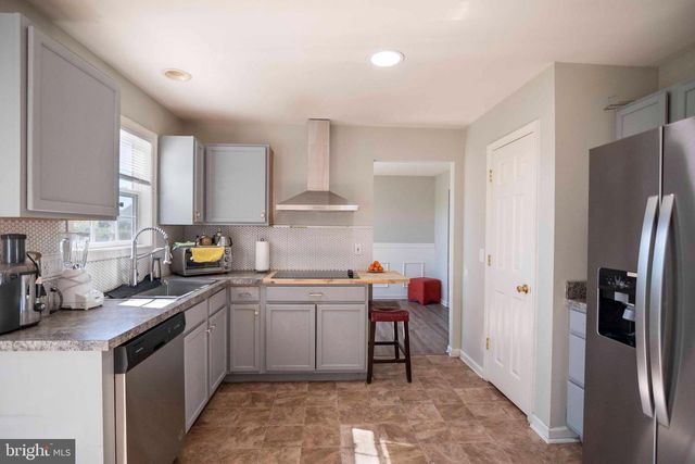 251 THAYERS GULL DR, Martinsburg, WV 25405