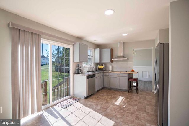 251 THAYERS GULL DR, Martinsburg, WV 25405