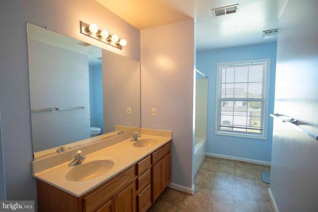 251 THAYERS GULL DR, Martinsburg, WV 25405