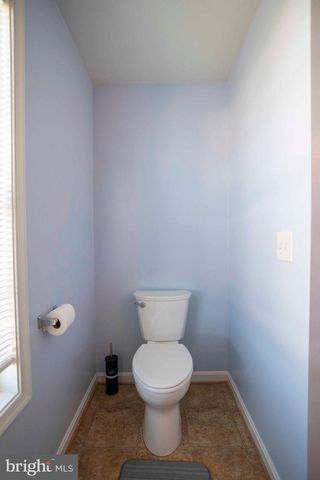 251 THAYERS GULL DR, Martinsburg, WV 25405