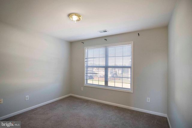 251 THAYERS GULL DR, Martinsburg, WV 25405