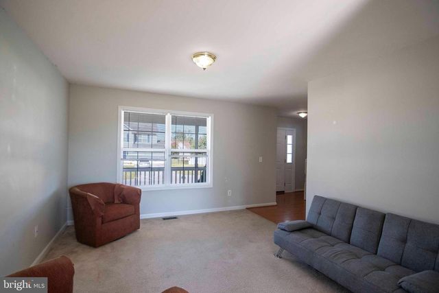 251 THAYERS GULL DR, Martinsburg, WV 25405