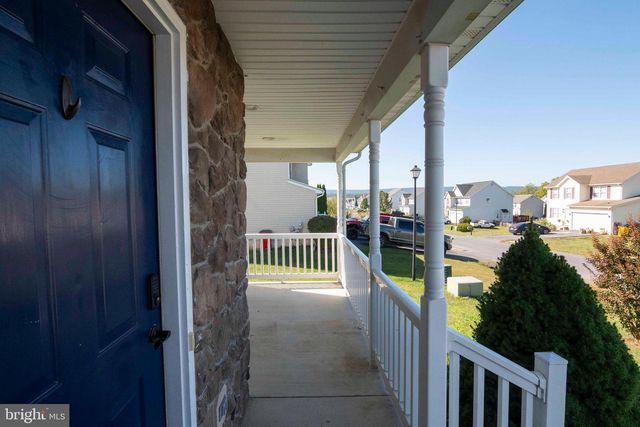 251 THAYERS GULL DR, Martinsburg, WV 25405