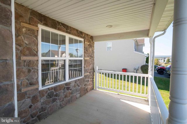 251 THAYERS GULL DR, Martinsburg, WV 25405