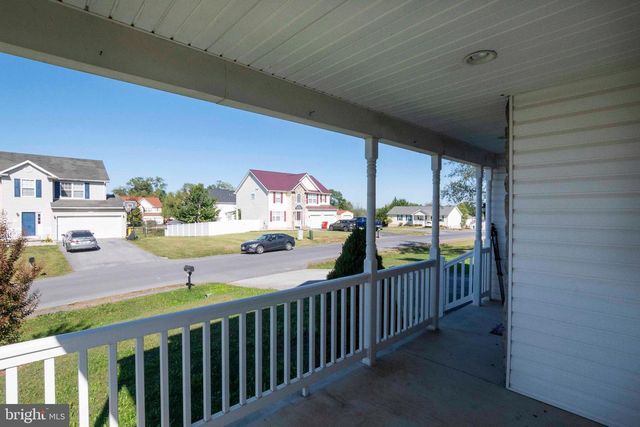 251 THAYERS GULL DR, Martinsburg, WV 25405