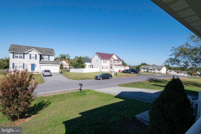 251 THAYERS GULL DR, Martinsburg, WV 25405