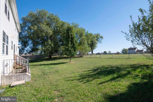251 THAYERS GULL DR, Martinsburg, WV 25405