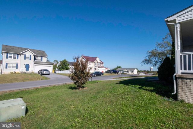 251 THAYERS GULL DR, Martinsburg, WV 25405