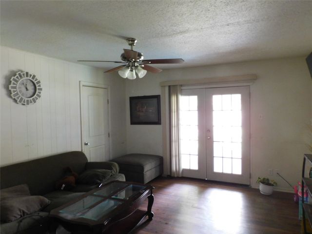 925 Shorecrest Drive, Garland, TX 75040