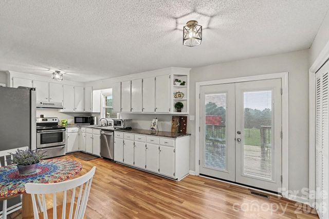 2040 London Road, Mooresville, NC 28115