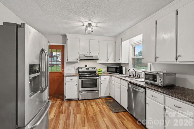 2040 London Road, Mooresville, NC 28115