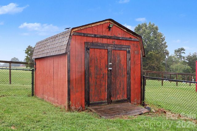 2040 London Road, Mooresville, NC 28115