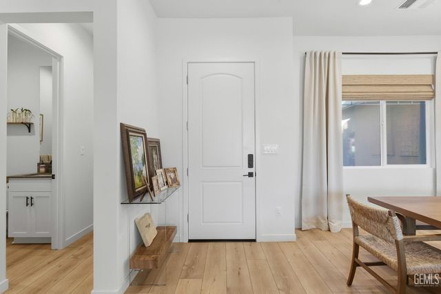 8809 Dromana Court, Bakersfield, CA 93314