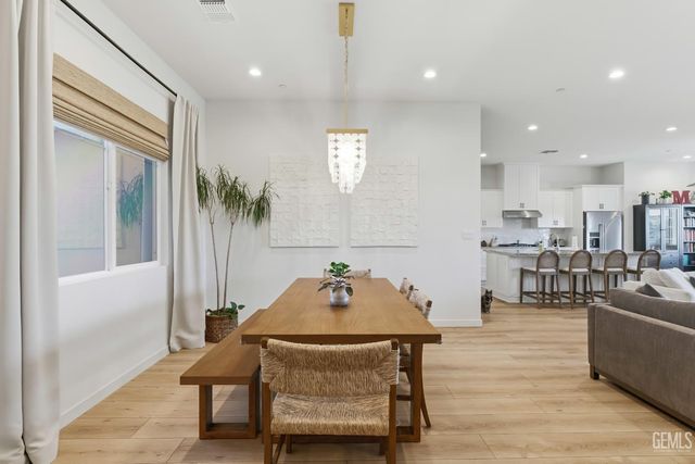 8809 Dromana Court, Bakersfield, CA 93314