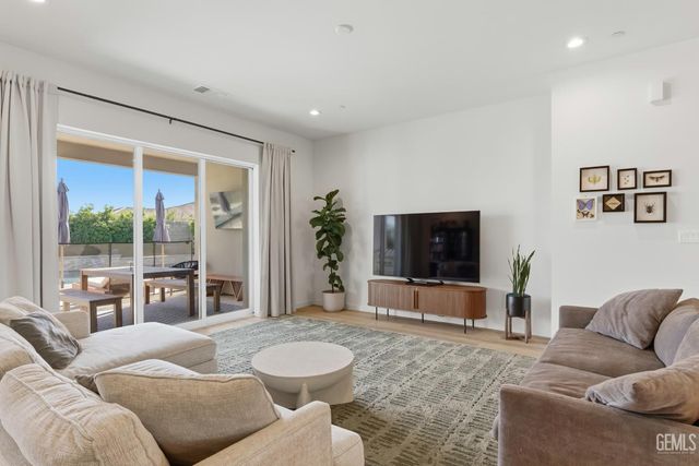 8809 Dromana Court, Bakersfield, CA 93314