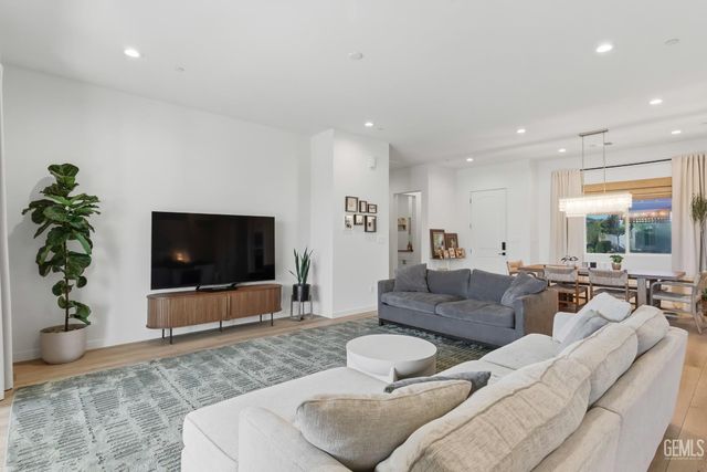 8809 Dromana Court, Bakersfield, CA 93314