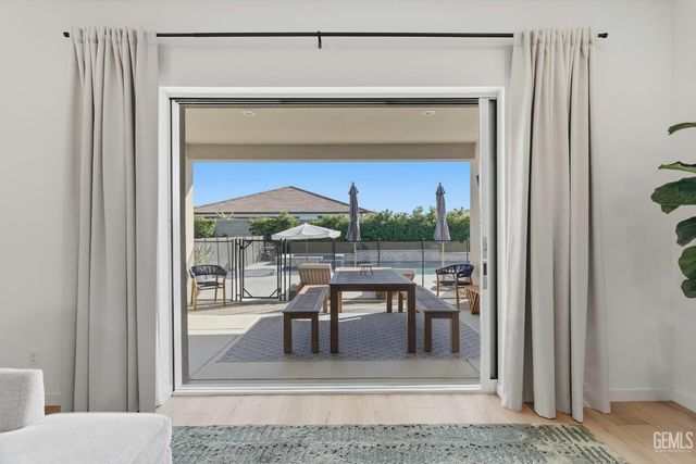 8809 Dromana Court, Bakersfield, CA 93314