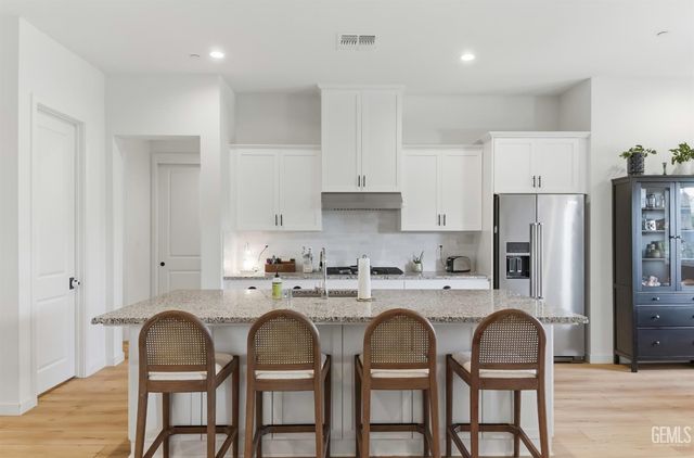 8809 Dromana Court, Bakersfield, CA 93314