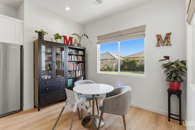 8809 Dromana Court, Bakersfield, CA 93314